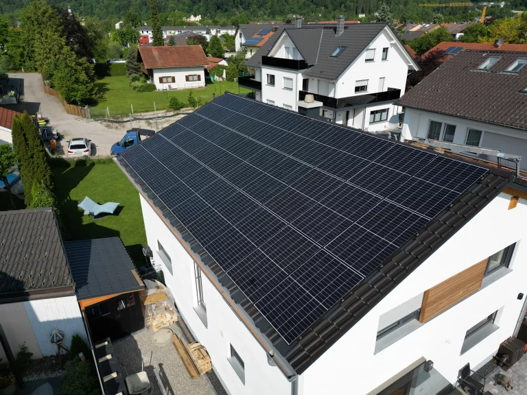 13 kWp Photovoltaikanlage auf einem Einfamilienhaus installiert von TOPTEC Elektro