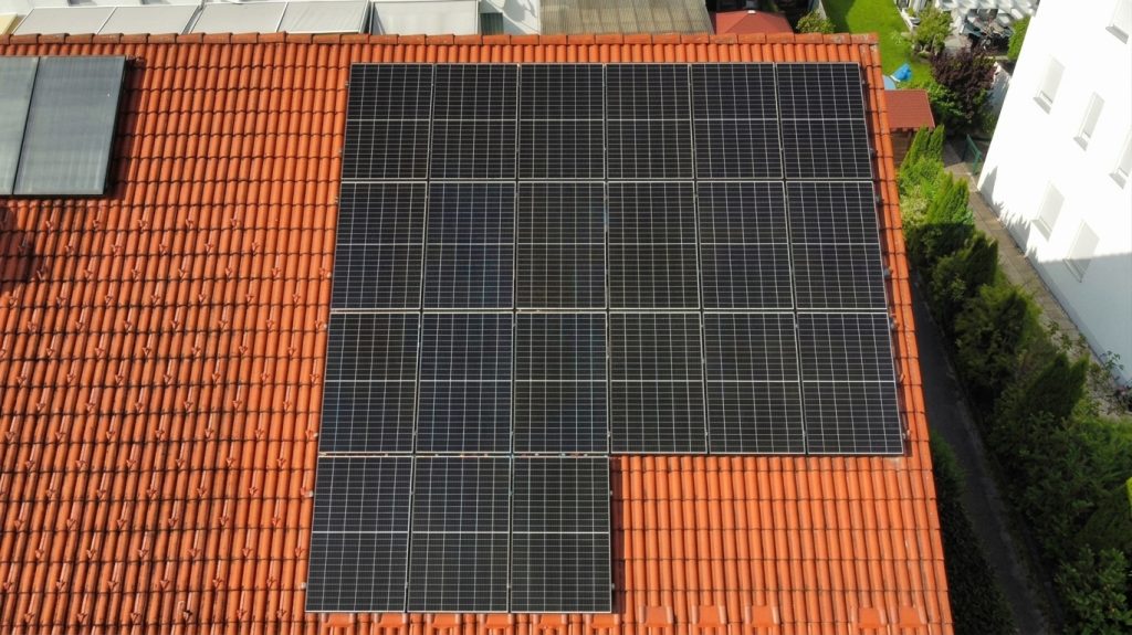 10 kWp Photovoltaikanlage auf einem Einfamilienhaus in Geretsried im Aberweg
